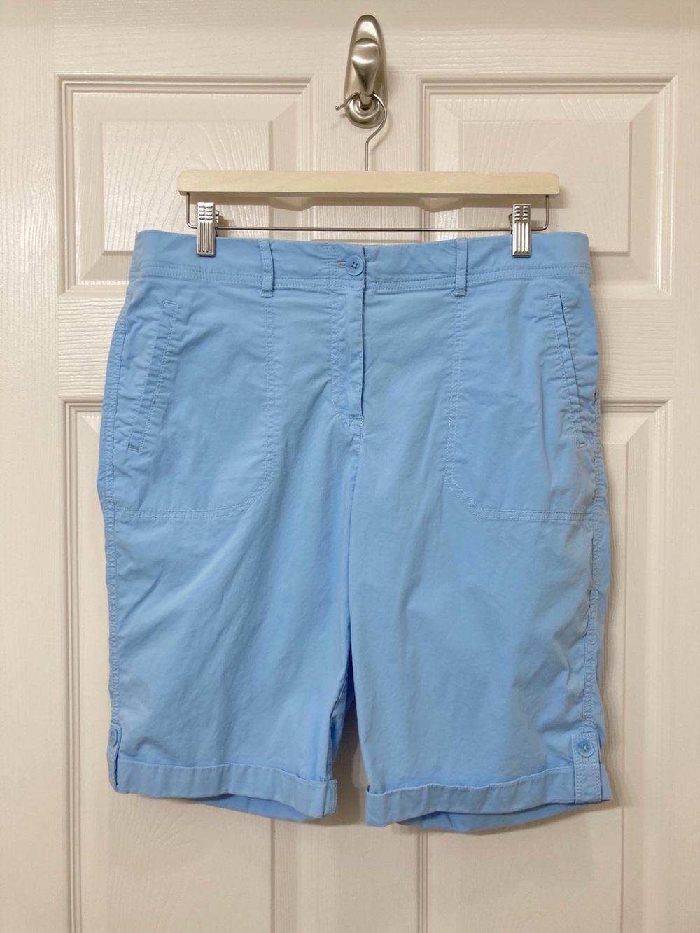 Chico’s Size 2 Women’s Ice Blue Rolled Cuff Bermuda Shorts Large Coastal Summer